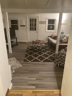 TV, books - Peaceful Cottage Retreat (cambridge)