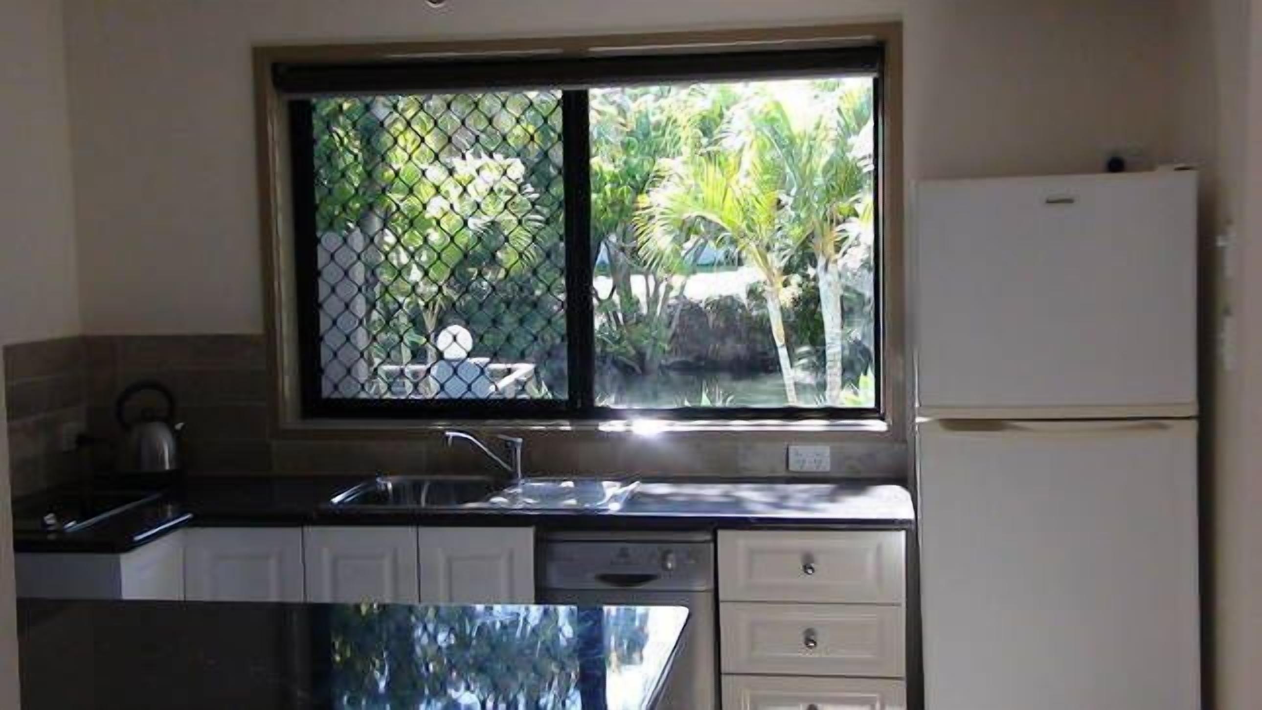 pet friendly water front 1 x bed apartment — image 7