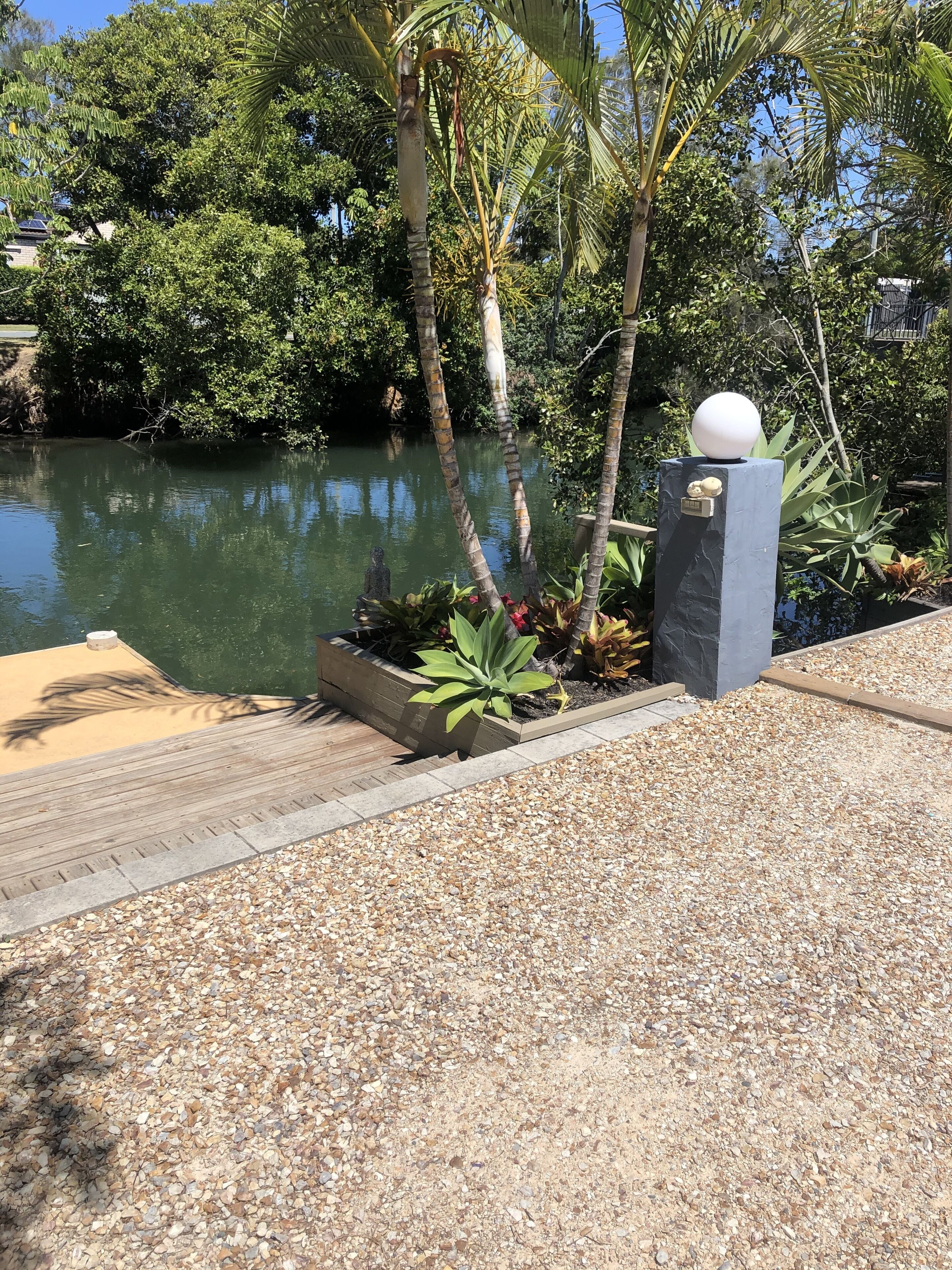 pet friendly water front 1 x bed apartment — image 6