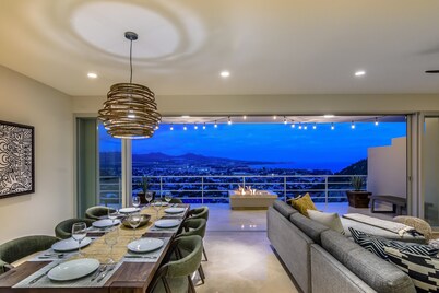 NEW! Amazing Ocean View with 10-15 minute walk to Downtown San Lucas!