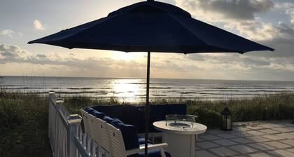 Viehättävä suora Oceanfront 1940: n rantamökki erinomaisella paikalla!