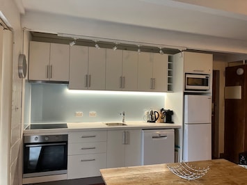 Induction cooktop, electric oven, dishwasher & Aldi coffee machine