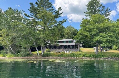 Comfortable Family Cottage on beautiful Clearwater Lake, Industry, ME