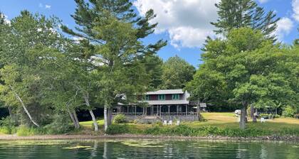 Comfortable Family Cottage on beautiful Clearwater Lake, Industry, ME