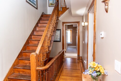 Majestic Victorian House 9 BD sijaitsee keskeisellä paikalla vanhassa Louisvillessä