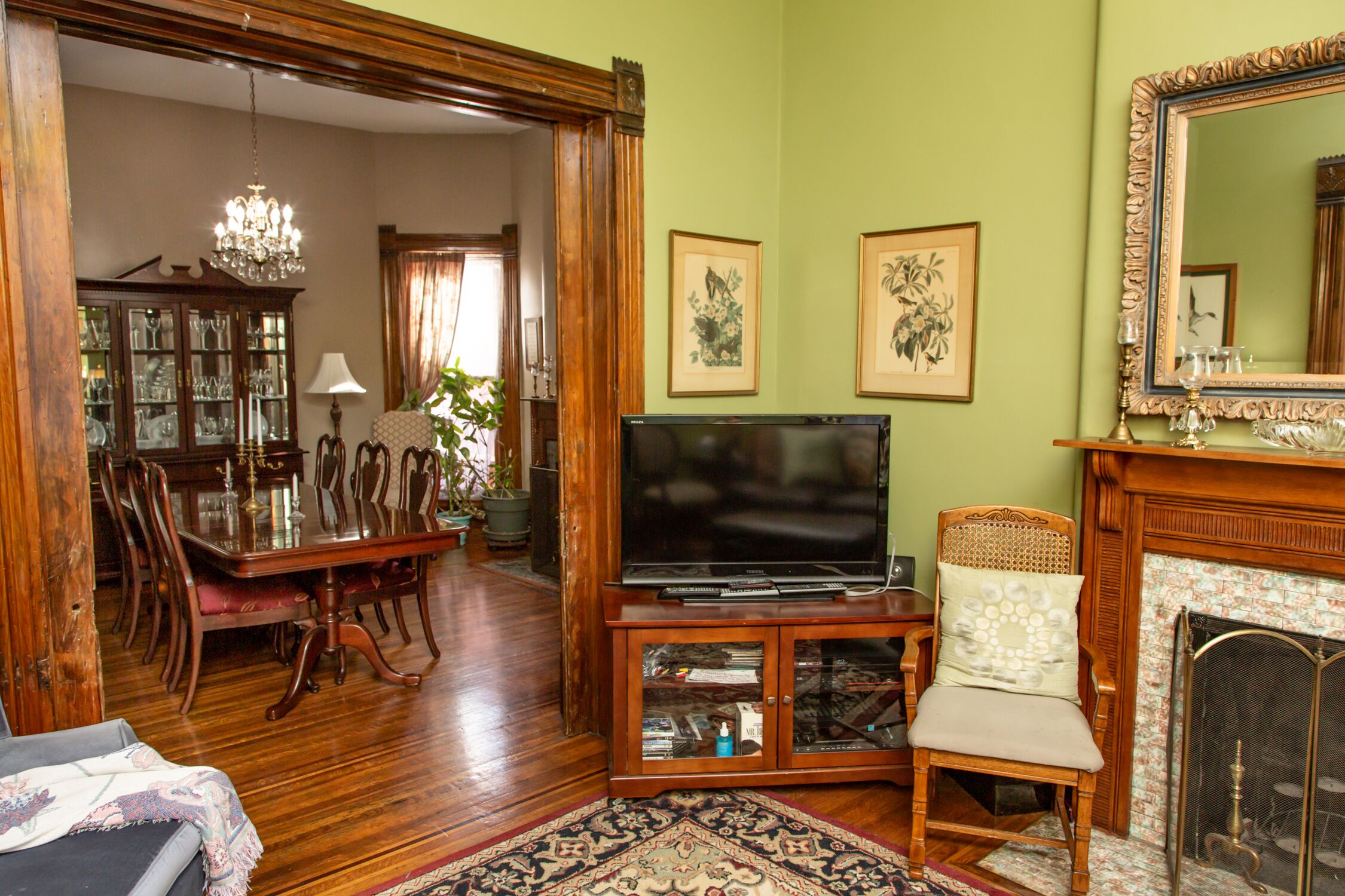 Majestic Victorian House 9 BDs Centrally Located In Old Louisville