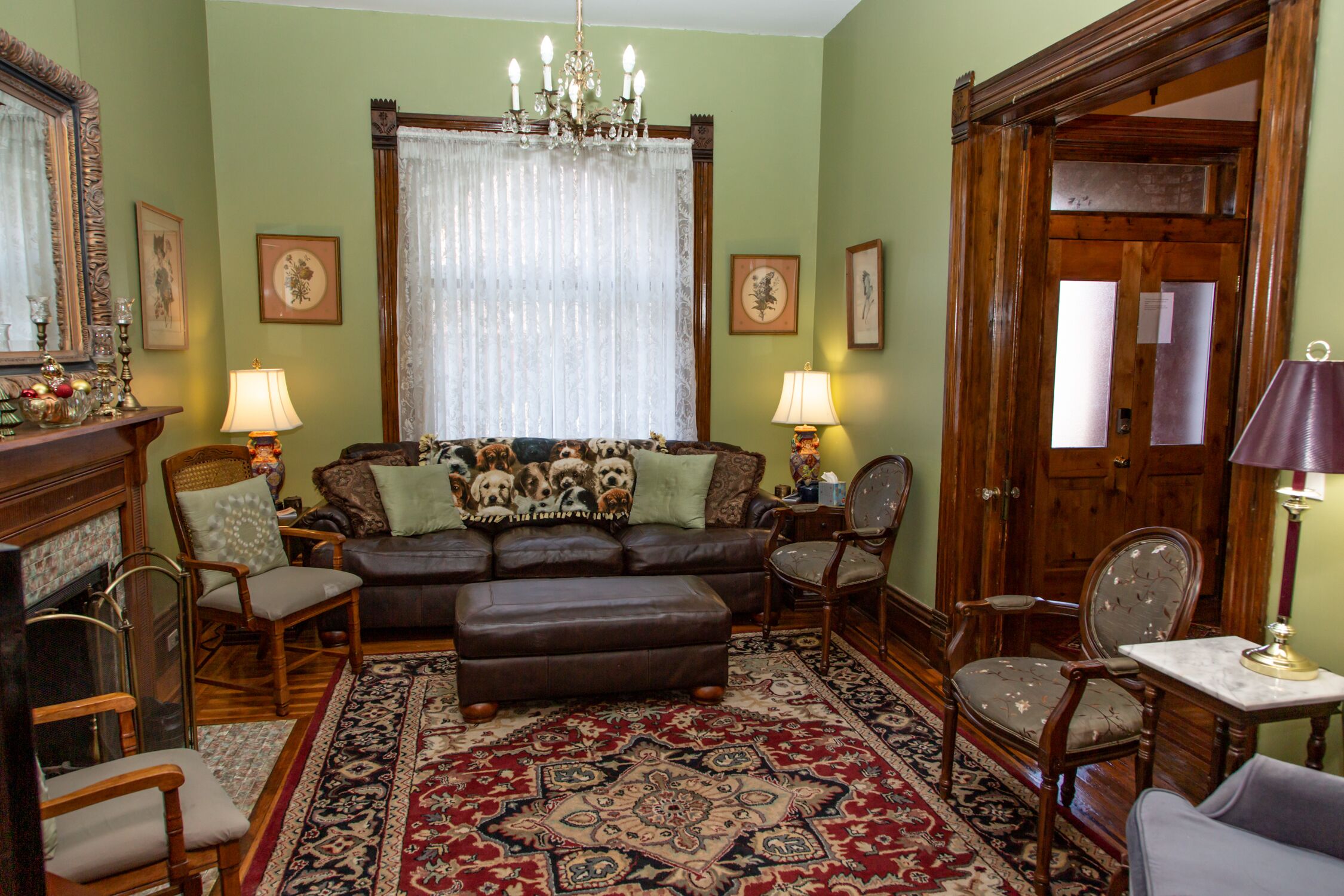 Majestic Victorian House 9 BDs Centrally Located In Old Louisville