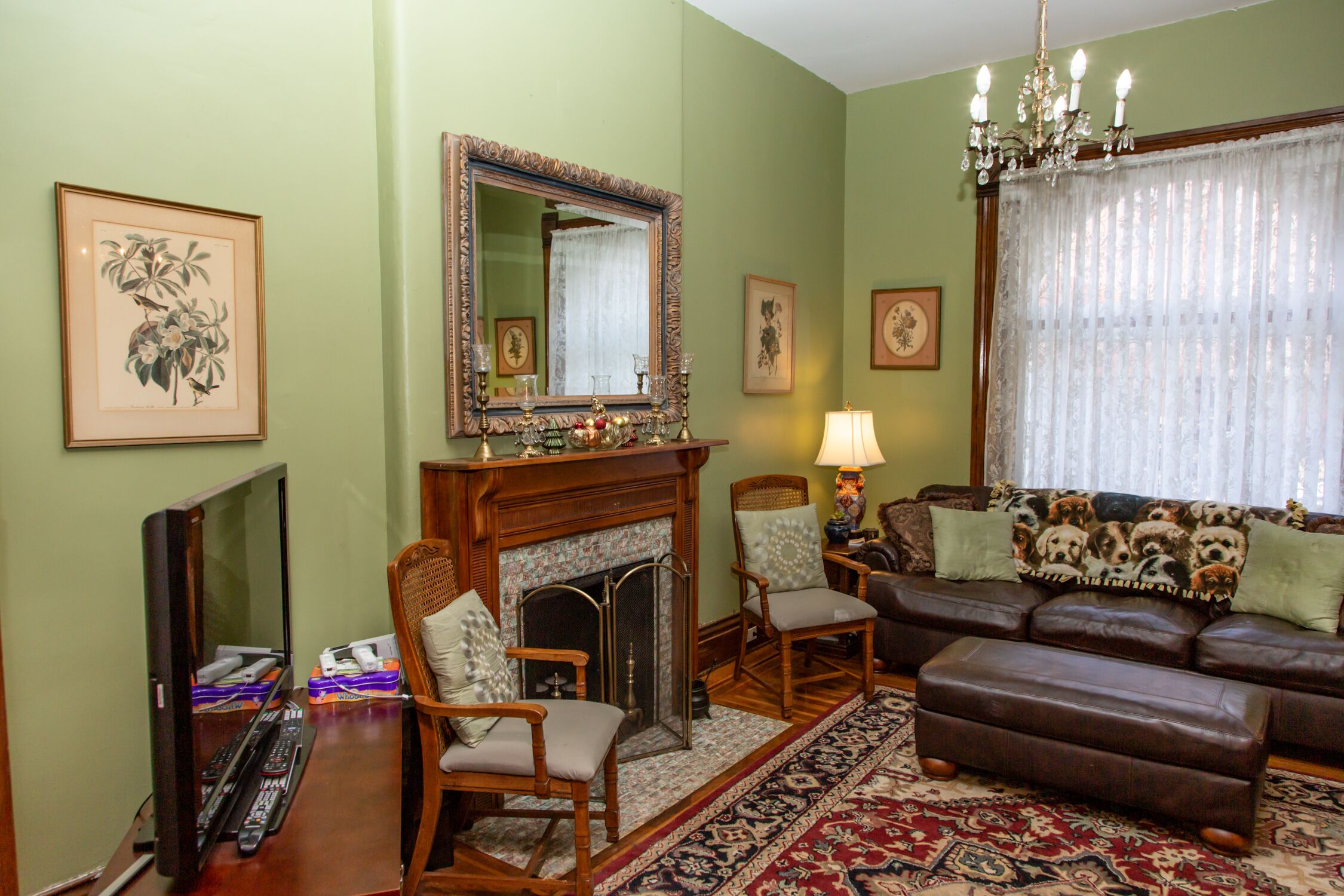 Majestic Victorian House 9 BDs Centrally Located In Old Louisville