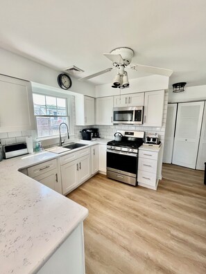 Fridge, microwave, oven, stovetop - Cape May Vacation Rentals-1 block to beach & 2 to town! Walk everywhere! (Cape May)