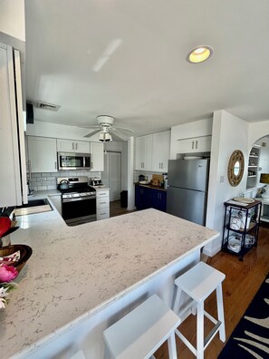 Fridge, microwave, oven, stovetop - Cape May Vacation Rentals-1 block to beach & 2 to town! Walk everywhere! (Cape May)