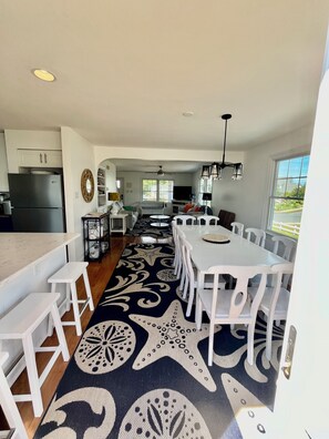 Dining - Cape May Vacation Rentals-1 block to beach & 2 to town! Walk everywhere! (Cape May)