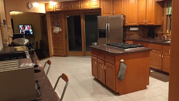 Refrigerador, microondas, horno, placa de cocina