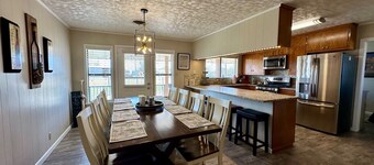 Tranquil Hill Country Escape: Pet-Friendly, Near Wineries, & Stellar Stargazing!