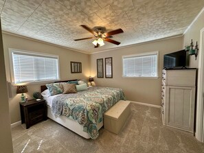 3 bedrooms, desk, iron/ironing board, travel crib - Tranquil Hill Country Escape: Pet-Friendly, Near Wineries, & Stellar Stargazing! (Stonewall)