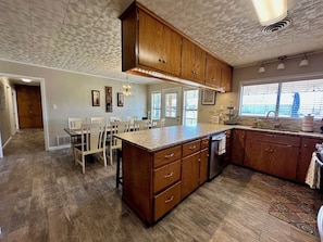 Fridge, microwave, oven, stovetop - Tranquil Hill Country Escape: Pet-Friendly, Near Wineries, & Stellar Stargazing! (Stonewall)