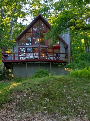 Waterfront 4 Season  Cabin   Pet Friendly Canoe  Air Conditioned