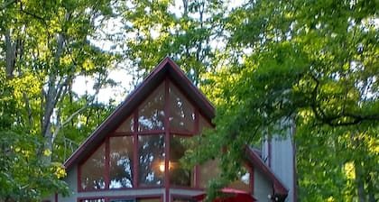 Waterfront 4 Season Cabin Pet Friendly Canoe Air Conditioned