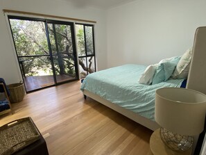 3 bedrooms, iron/ironing board, travel cot, free WiFi