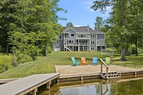 Welcome to Gold Cove- Luxury Lake Front Home! 8,000 Sq Ft, Sleeps 20, 7 bd 7bth