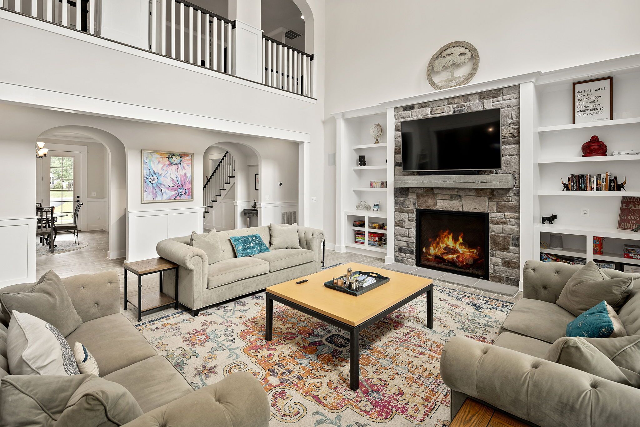 Smart TV, fireplace, Netflix, Hulu