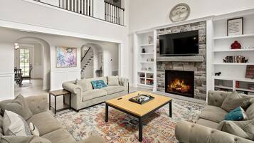 Smart TV, fireplace, Netflix, Hulu