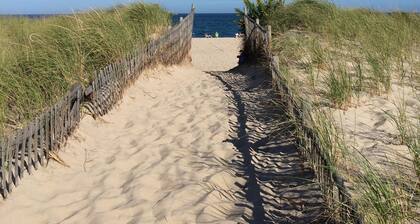 Charming Classic Cape Home Bordering Bike Trail-Family Friendly In Harwich