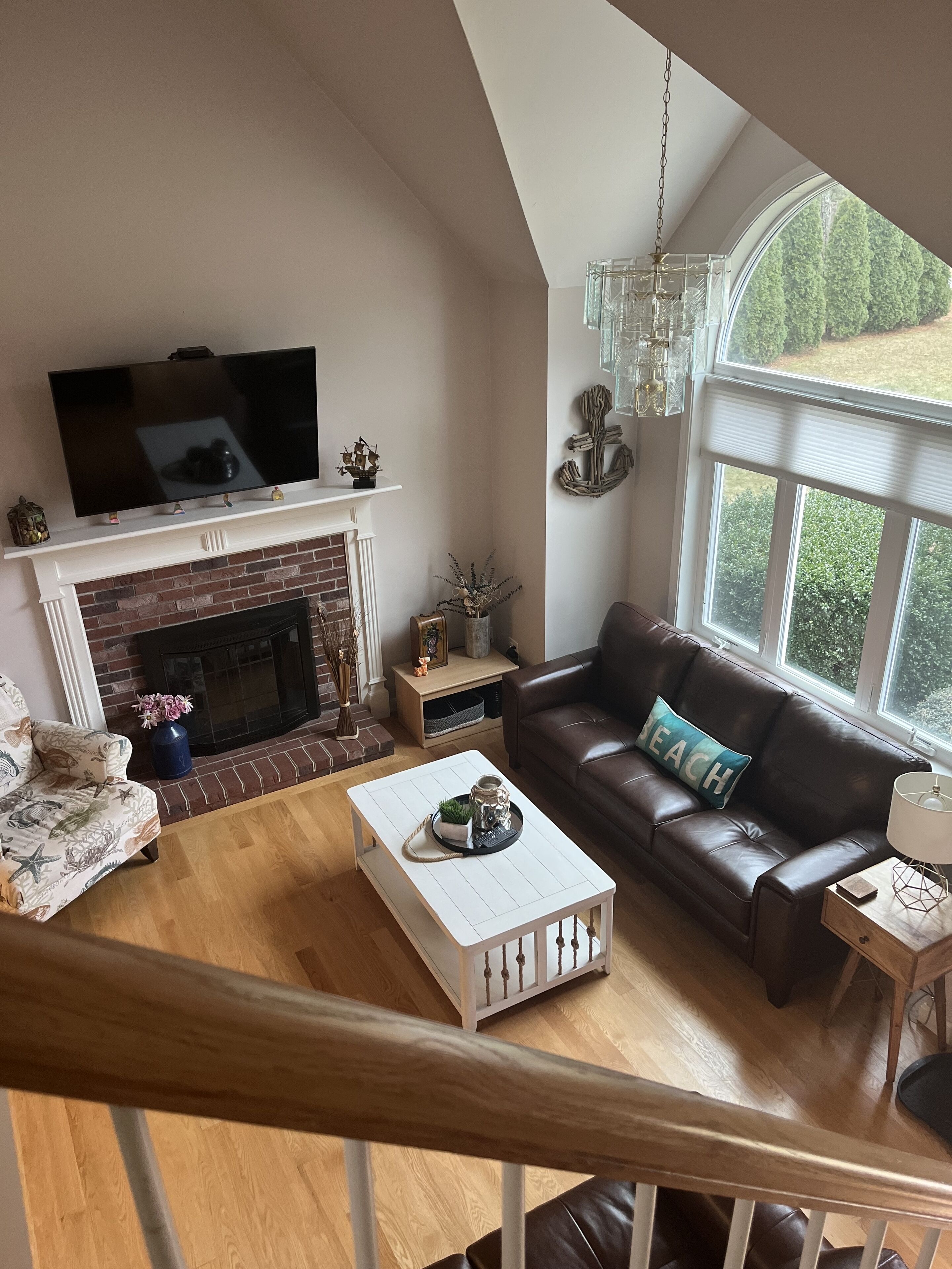 Smart TV, fireplace, DVD player, books