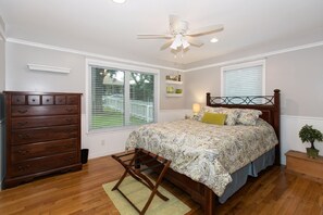 3 quartos, ferros/tábuas de passar roupa, Wi-Fi, roupa de cama