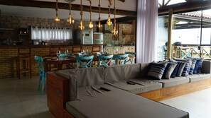 Smart-TV, Tischfußball, Videothek, Stereoanlage