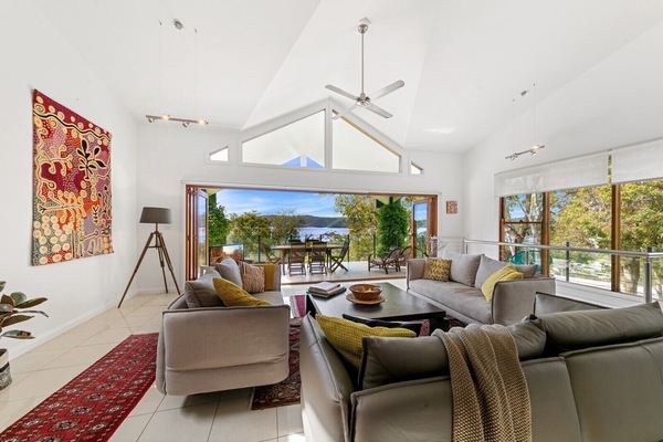 Relax surrounded by views of National park and bay