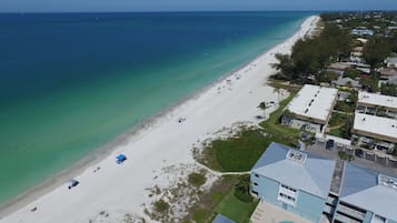 Beach nearby, sun loungers, beach towels