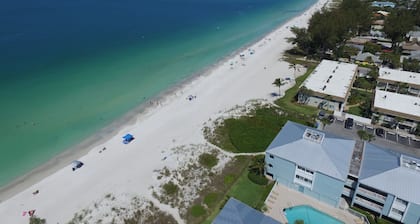 1 korttelin päässä rannalta yksityisellä järven lämmitetulla uima-altaalla, SPA 6937 Holmes Blvd.