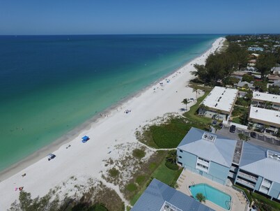 1 Block to Beach on Private Lake Heated Pool, SPA  6937 Holmes Blvd.