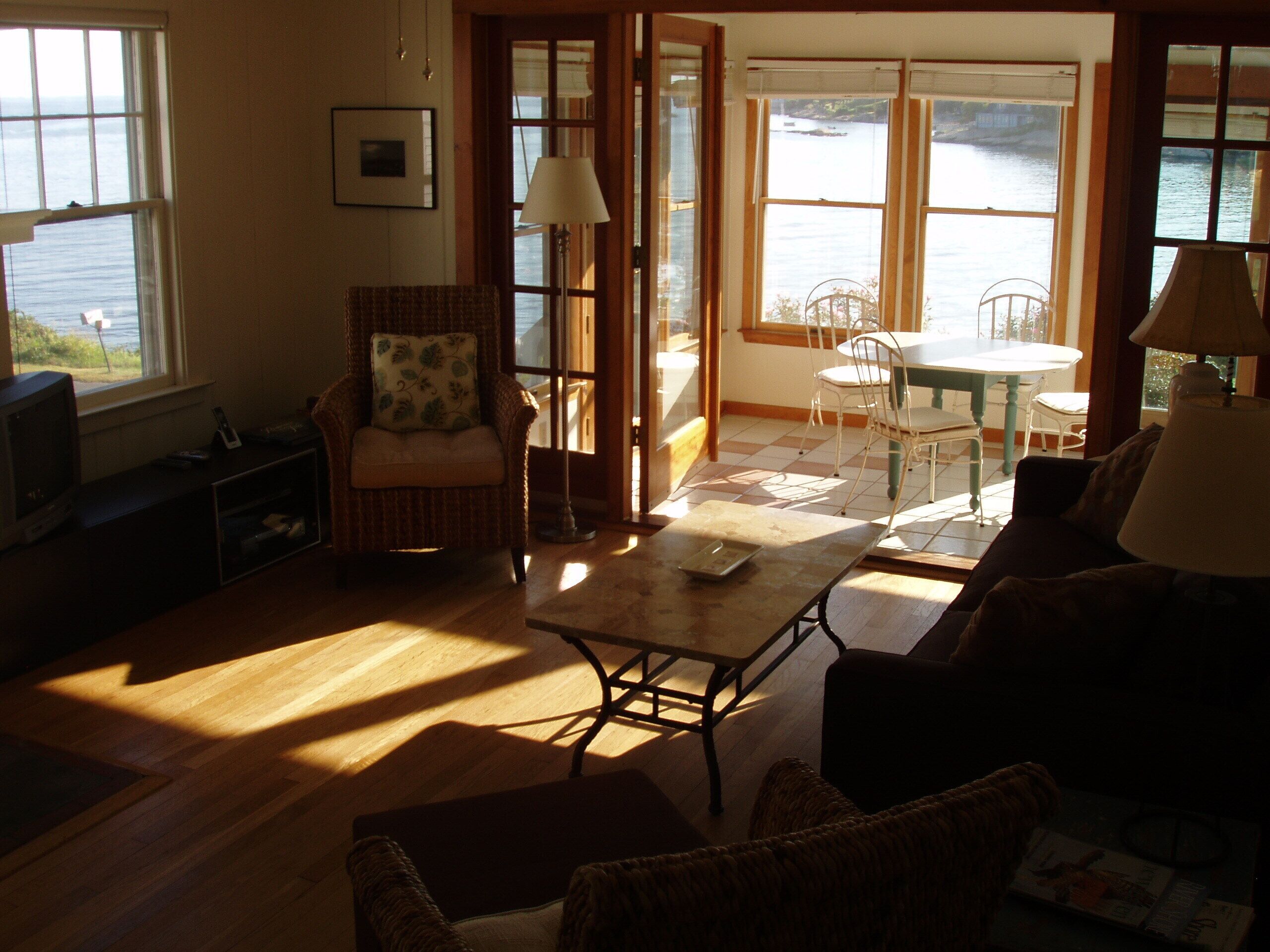 Awesome Views of Long Island Sound! Relax, swim, walk and feel the sea breezes!