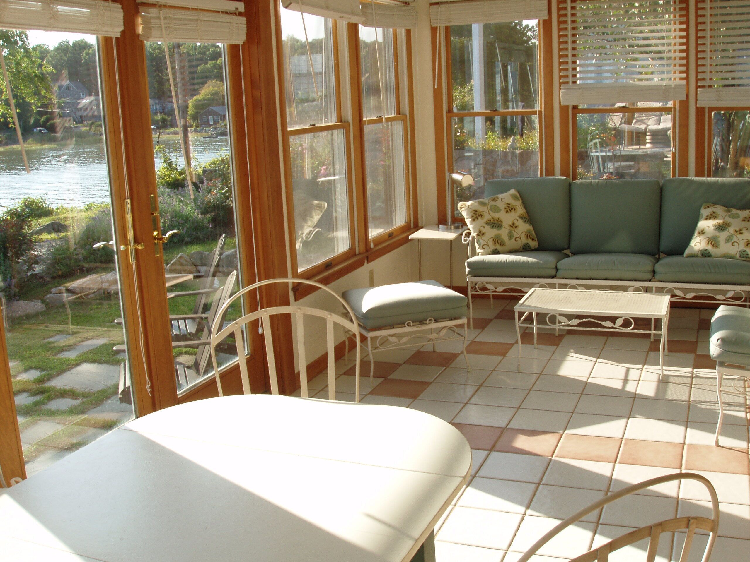 Awesome Views of Long Island Sound! Relax, swim, walk and feel the sea breezes!