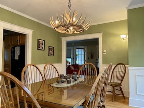 Dining - 3-min.walk to Main St.,Hot Tub,Sun Deck,Porch,Fenced-In Yard,Game Room,Quiet St. (Lake Placid)