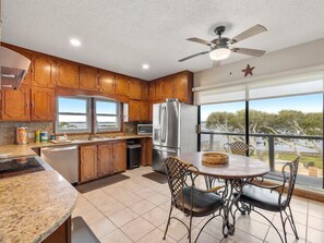 冰箱、微波炉、烤箱、炉灶