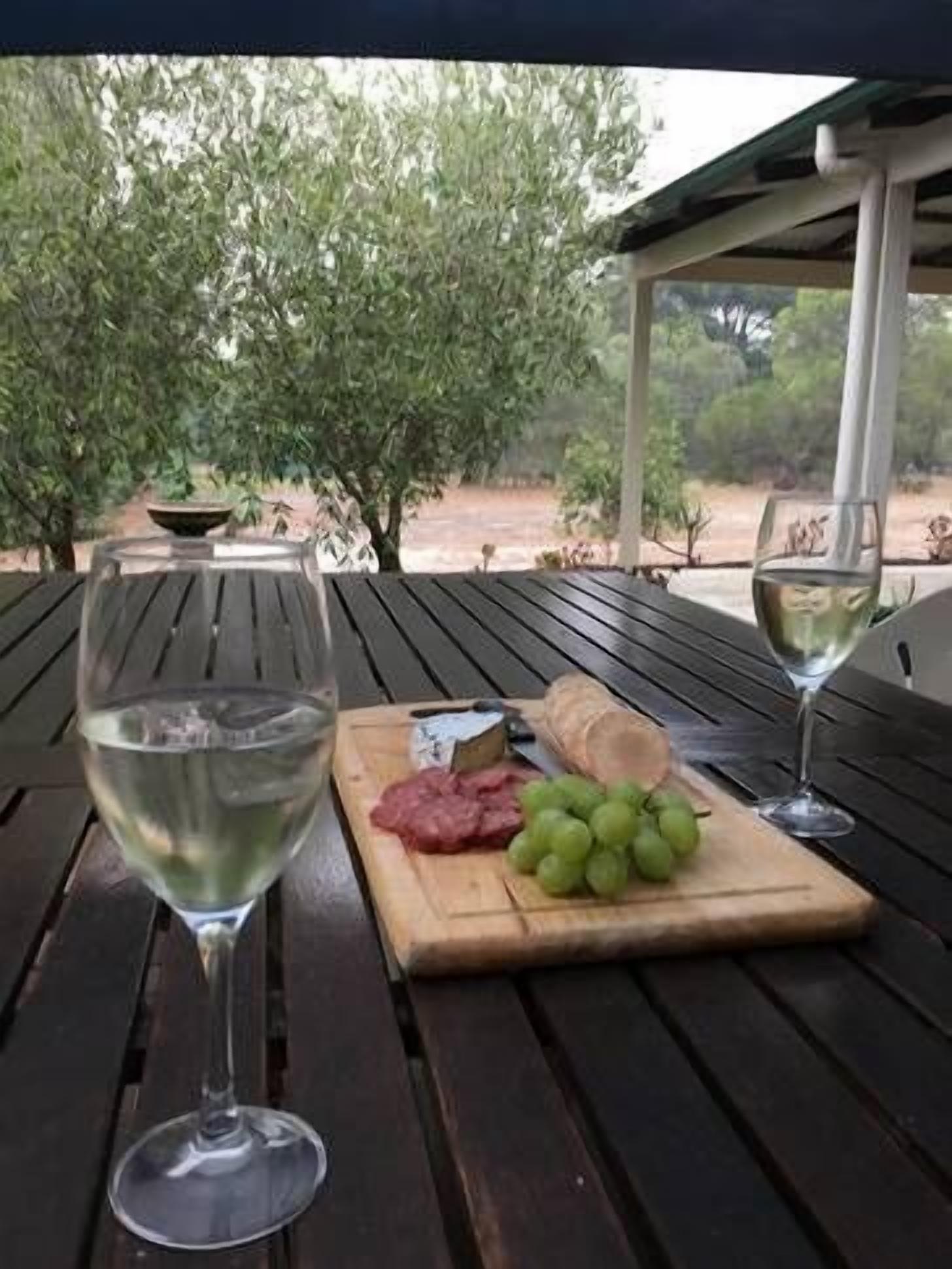 Fantastic bush setting - \"The Clam\" cottage Yallingup — image 4