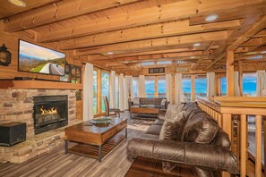TV, fireplace, video games, Netflix - The Majestic: Spectacular View, Theater, Games, Hot Tub, Wifi, Resort Pool! (Sevierville)