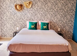 2 bedrooms, in-room safe, desk, free WiFi