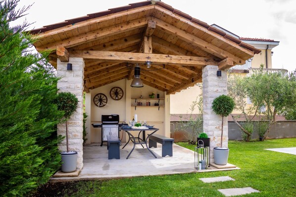 屋外ダイニングエリア