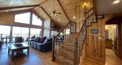 Beautiful and roomy two bed, two bath cabin nestled in the Kiamichi Mountains