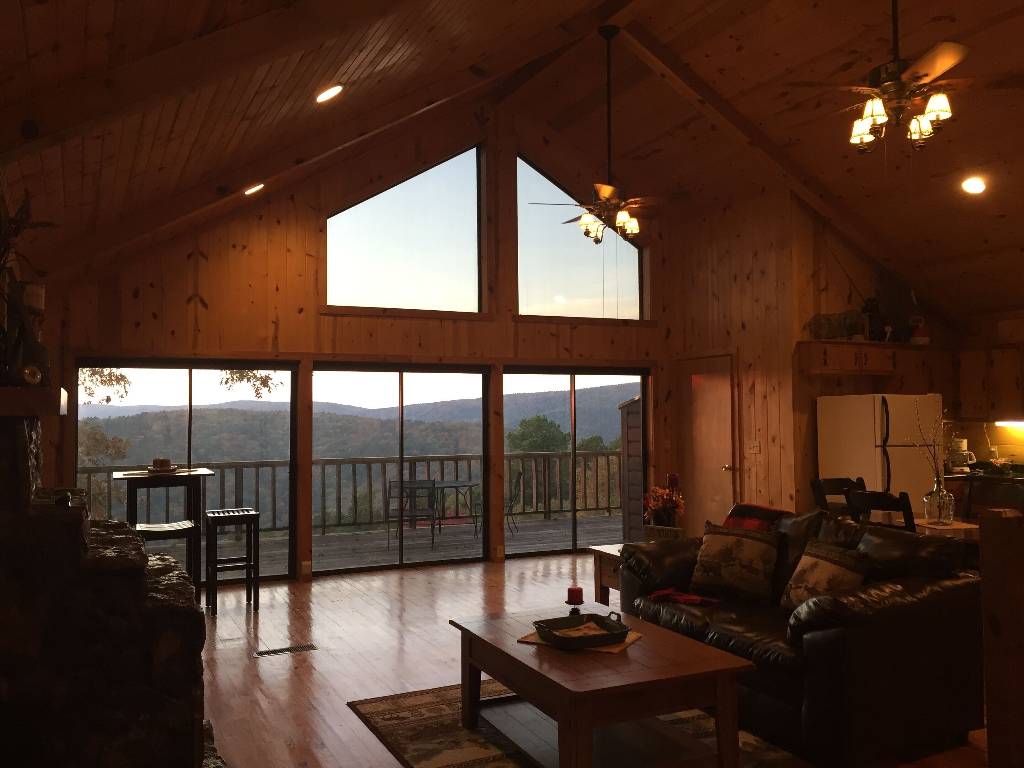 Beautiful and roomy two bed, two bath cabin nestled in the Kiamichi Mountains