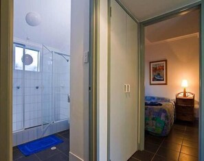 Dusche, Handtücher, Toilettenpapier