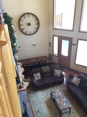 Televisión, chimenea, videojuegos y reproductor de DVD 