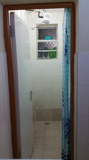 Dusch, handdukar och toalettpapper