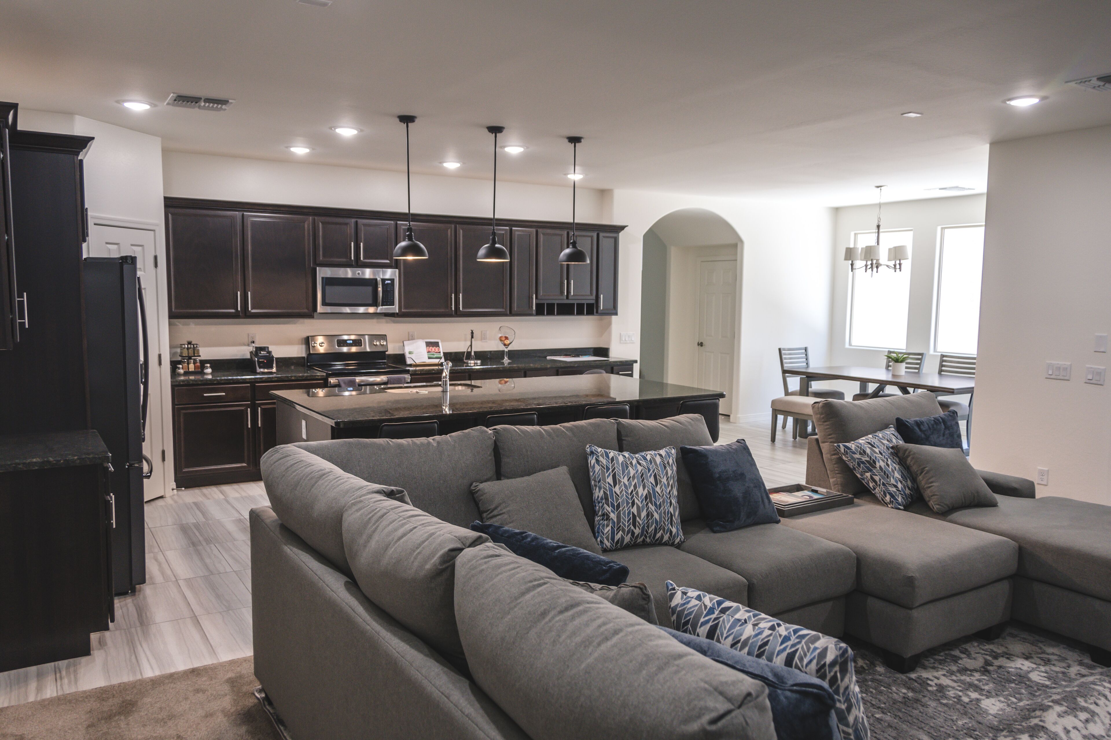 MODERN/Contemporary Smart Home! Comfort at its MAX!