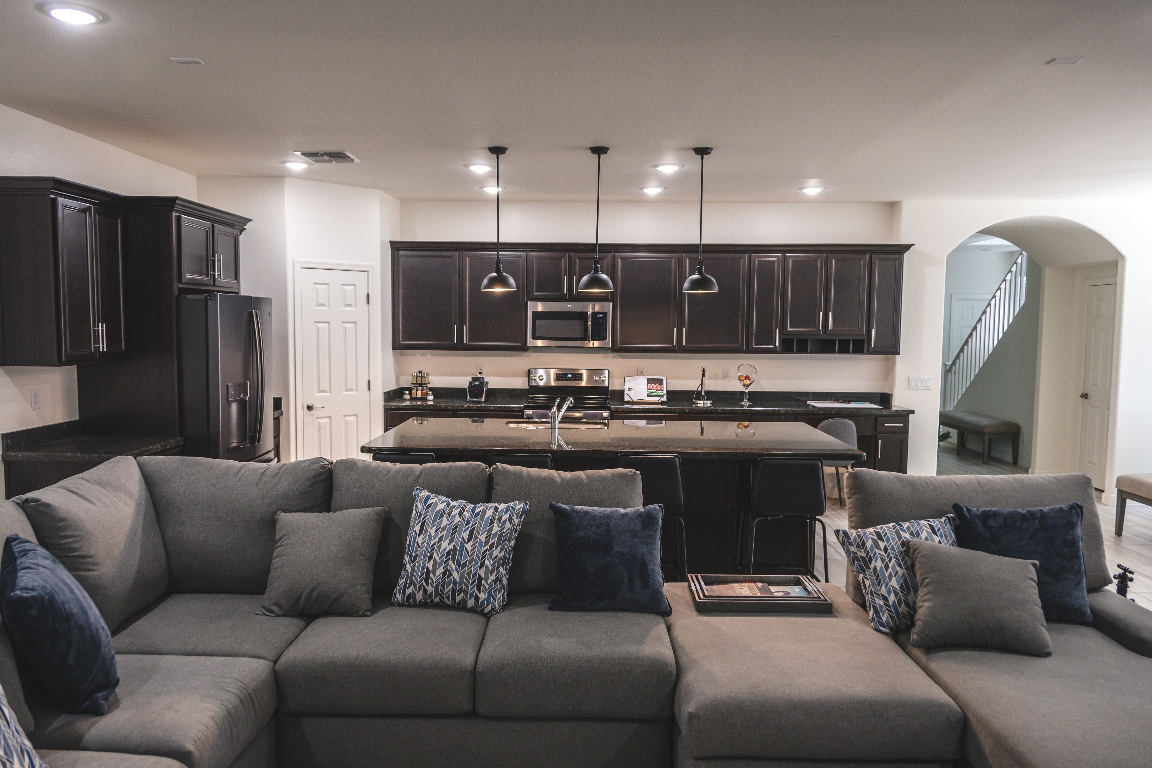 Smart-TV, peis, musikkbibliotek og filmbibliotek