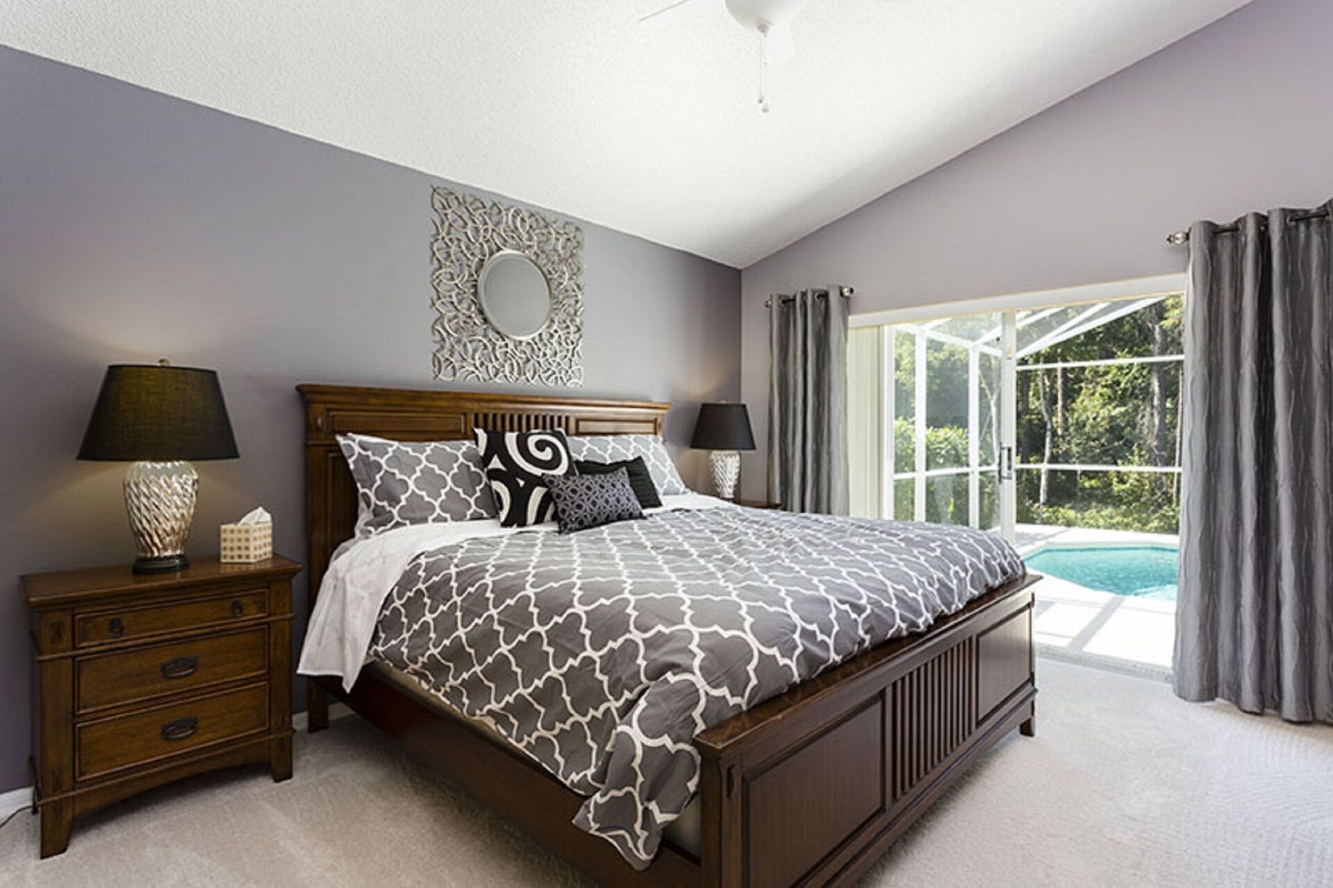 Pool heat incl from 10/01 to 04/30! Close to shops and theme parks ! Privacy!
