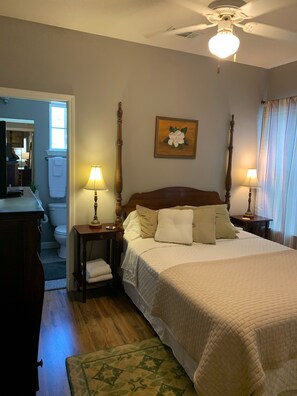 3 bedrooms, desk, iron/ironing board, travel cot